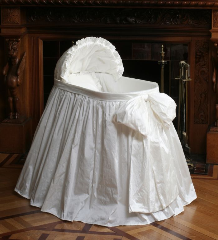 Cherubini Bassinet in Silk Dupioni by Lulla Smith