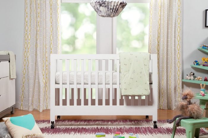 Maki 3-IN-1 Convertible Crib in White by Babyletto