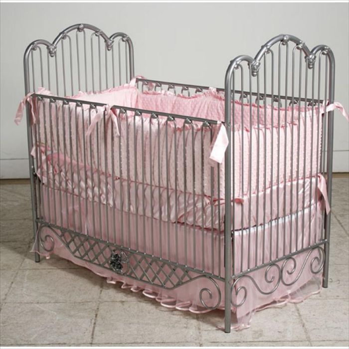 Casa Blanca Iron Crib by Corsican