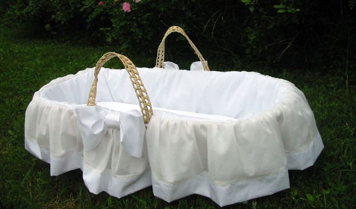 Cloud Moses Basket by Lulla Smith