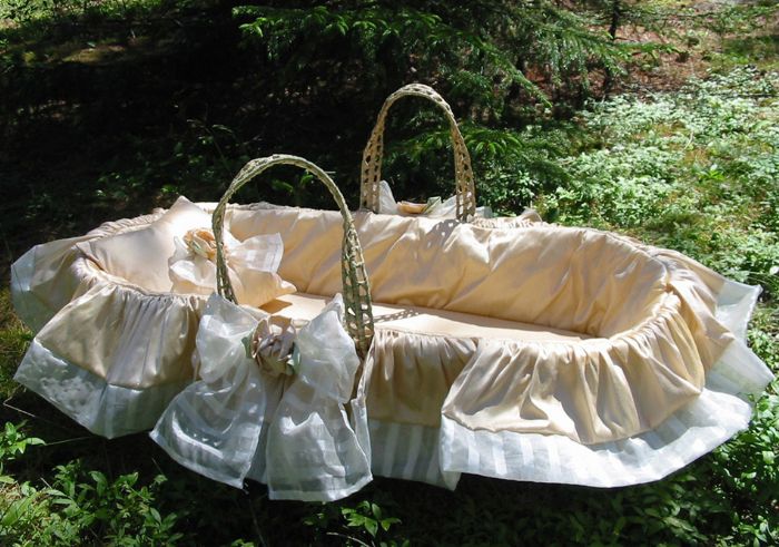 Greenwich Moses Basket by Lulla Smith
