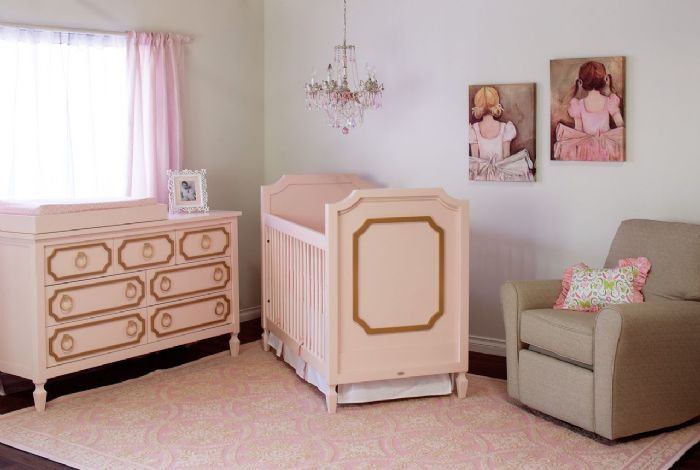 Beverly Crib in Pink with Gold Room by Newport Cottages