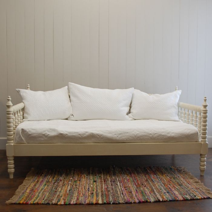 Farmhouse Spindle Daybed by English Farmhouse Furniture