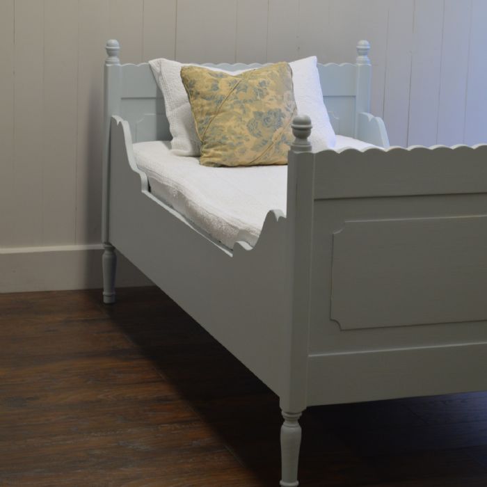 Luella's Cottage Bed by English Farmhouse Furniture