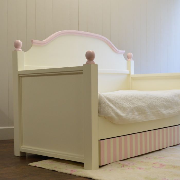 Trundle Bed Tray by English Farmhouse Furniture