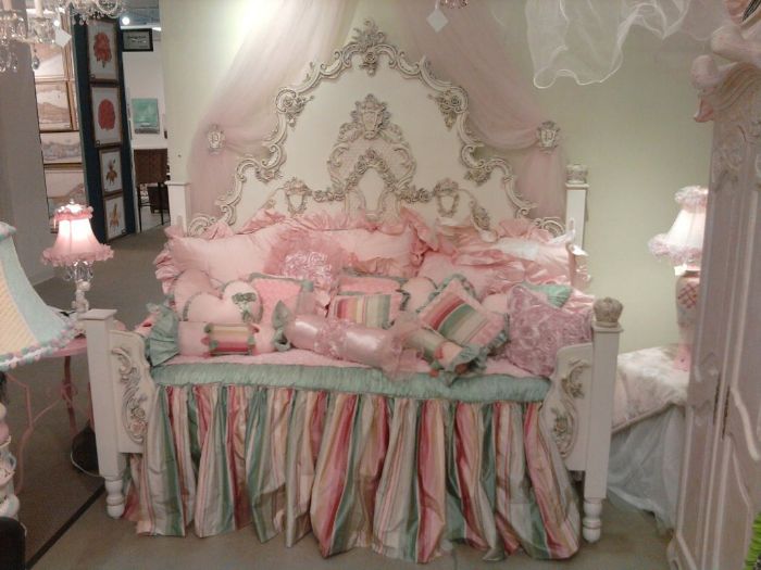 Venetian Princess Day Bed by Villa Bella
