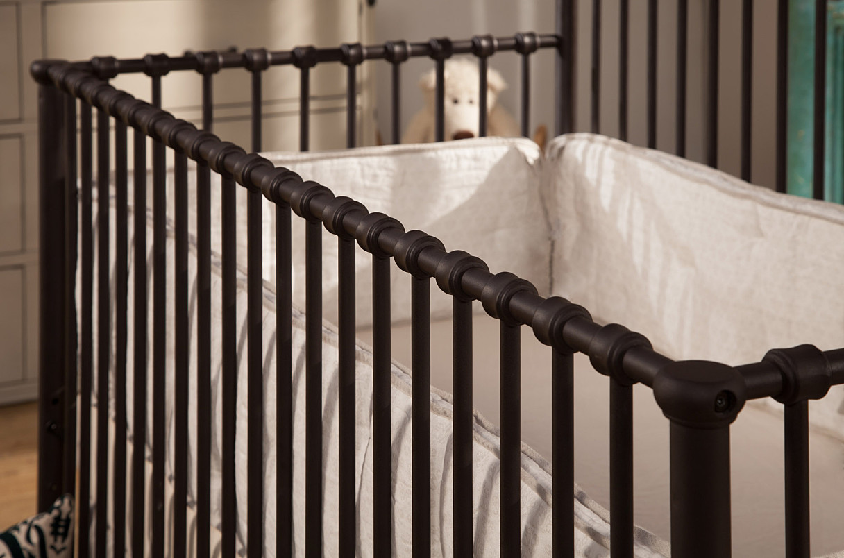 Winston 4in1 Convertible Crib with Toddler Bed Conversion Kit in