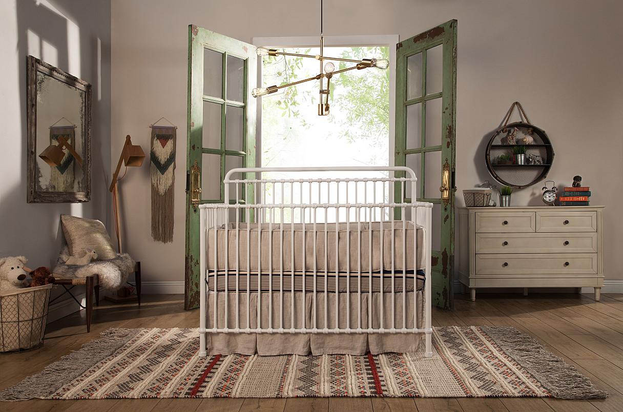 Winston 4in1 Convertible Crib with Toddler Bed Conversion Kit in